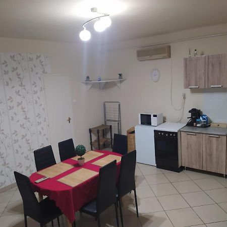 Pingpong Apartman Soltvadkert Buitenkant foto