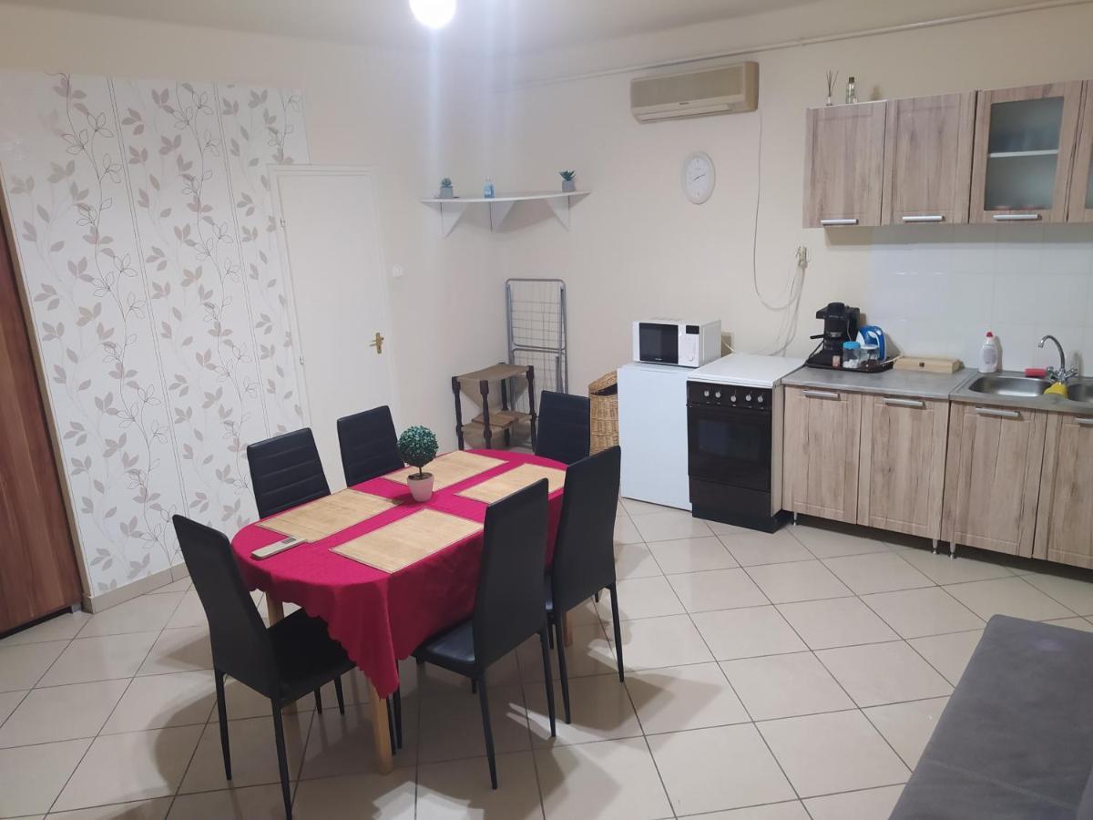 Pingpong Apartman Soltvadkert Buitenkant foto