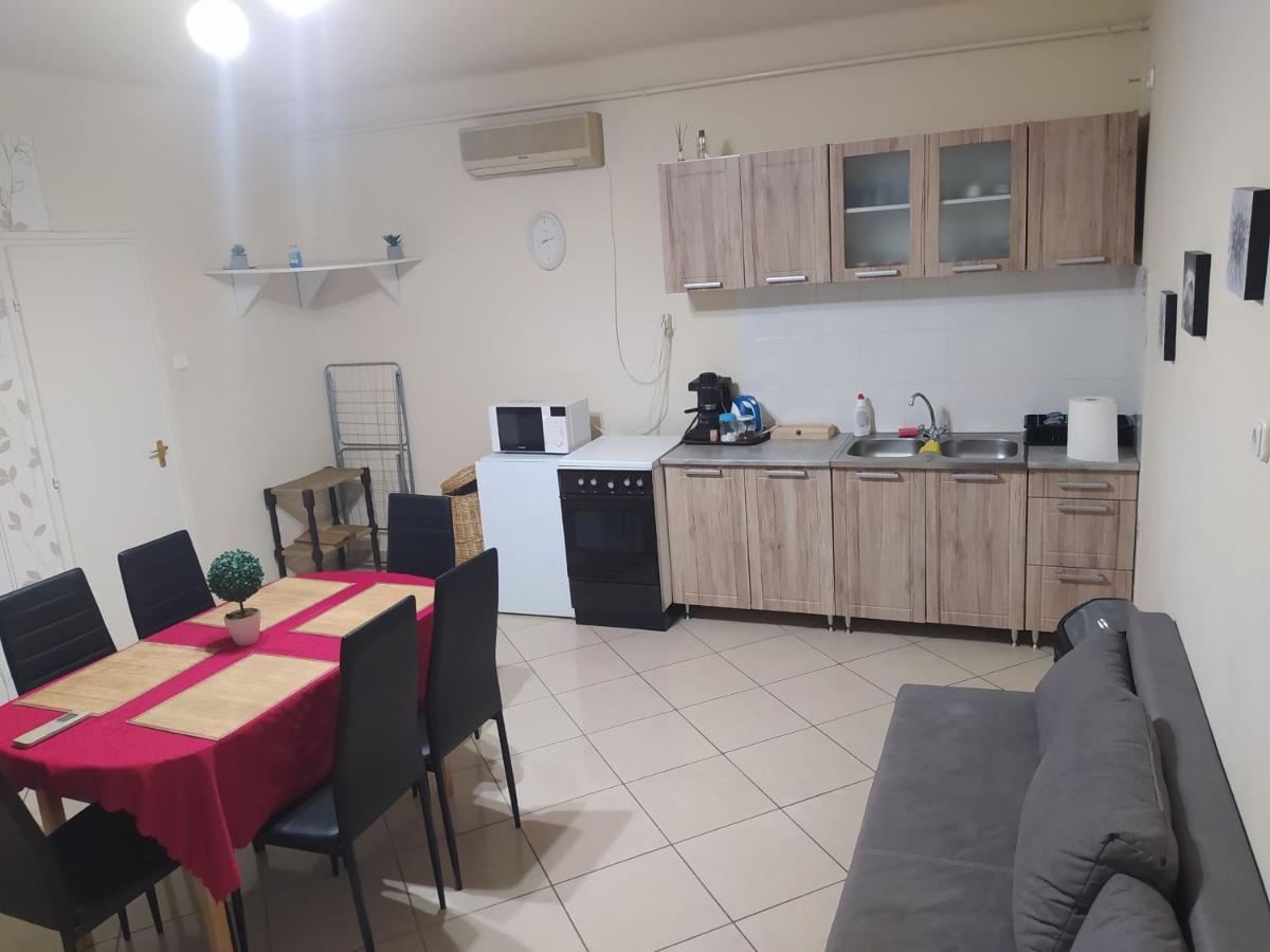 Pingpong Apartman Soltvadkert Buitenkant foto