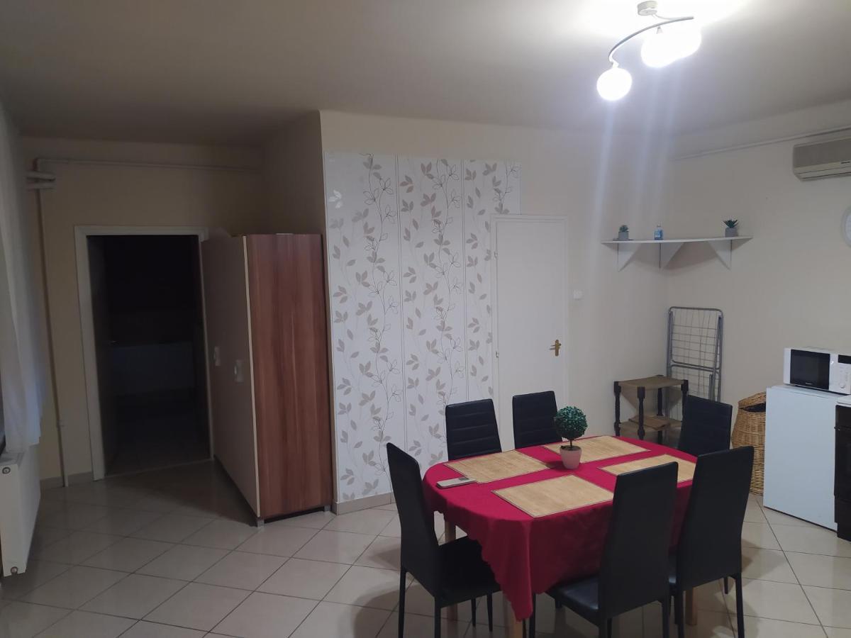 Pingpong Apartman Soltvadkert Buitenkant foto