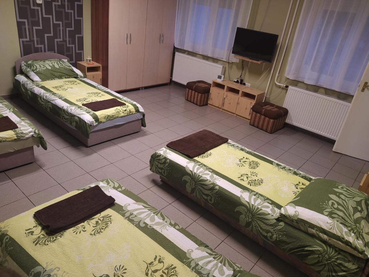 Pingpong Apartman Soltvadkert Buitenkant foto