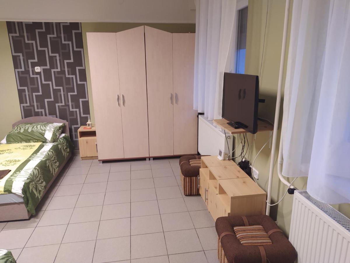 Pingpong Apartman Soltvadkert Buitenkant foto